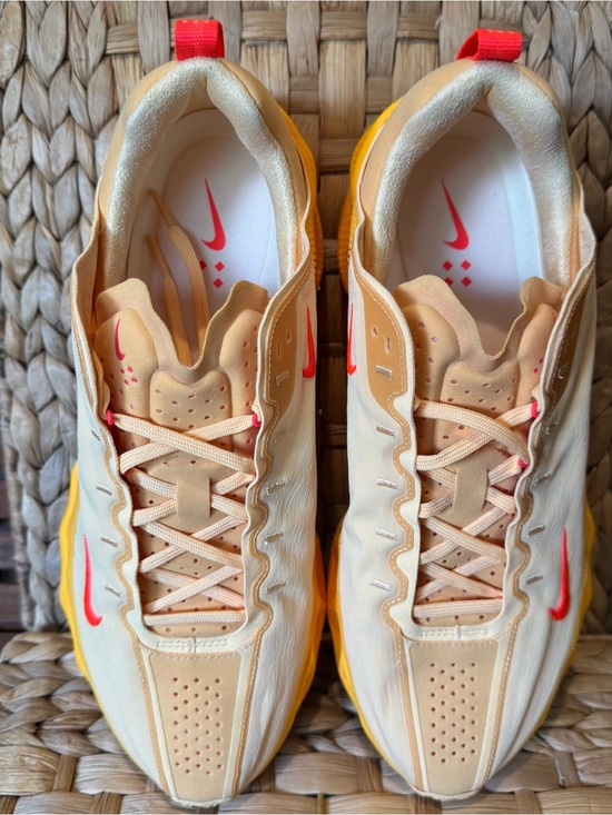 Nike Mens 11.5 NWOT Shoes Ava Rover Celestial Gold Bright Crimson DX4215-205
